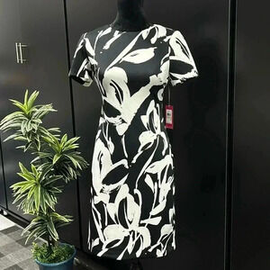 Vince Camuto Sheath midi round neck,short sleeve, 3/4 zip back, pattern